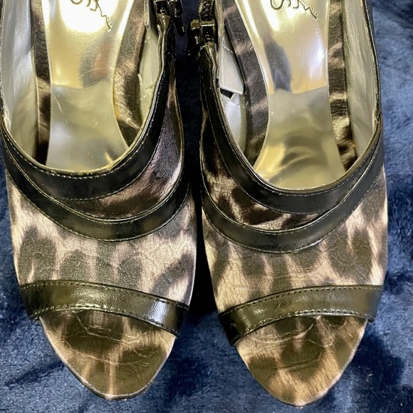 Open toe platform heels - Picture 5 of 16